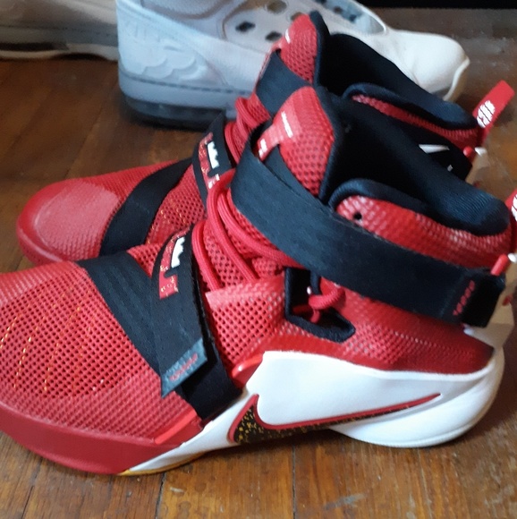 lebron james sneakers kids